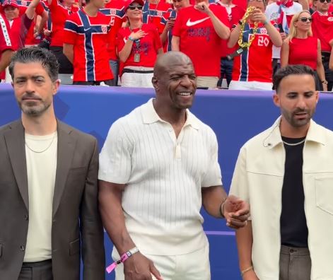 Latrell faz sucesso em estádio e meme de As Branquelas agita a Copa