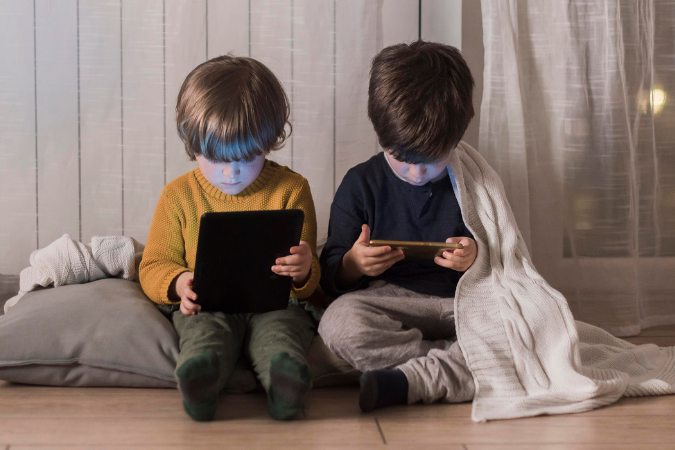 Atenção: Uso excessivo de telas nas férias pode afetar a saúde mental infantil