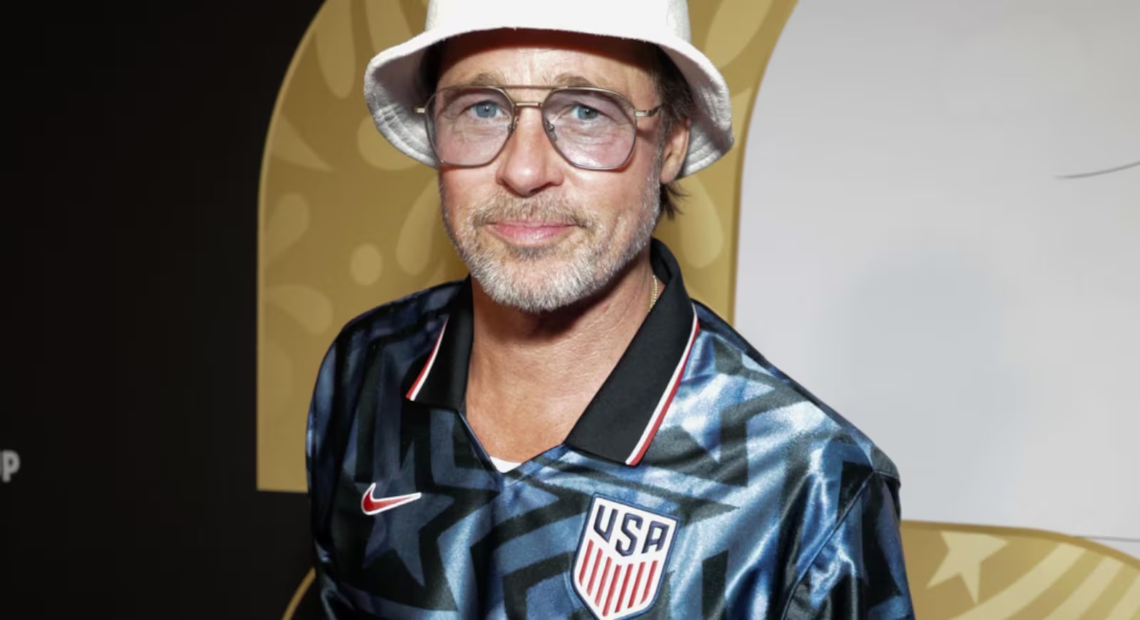Brad Pitt brinca com Neymar e propõe curso de simulação no futebol