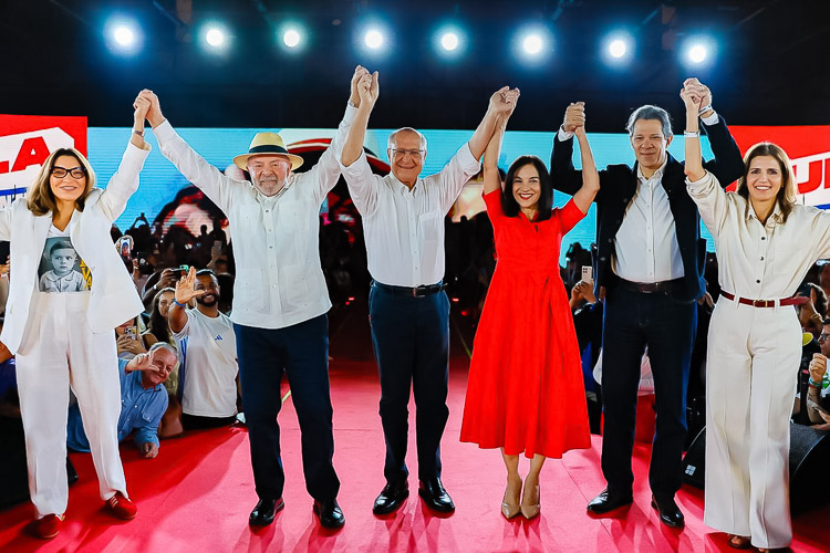 PT formaliza chapa Lula-Alckmin com apoio de sete partidos em SP