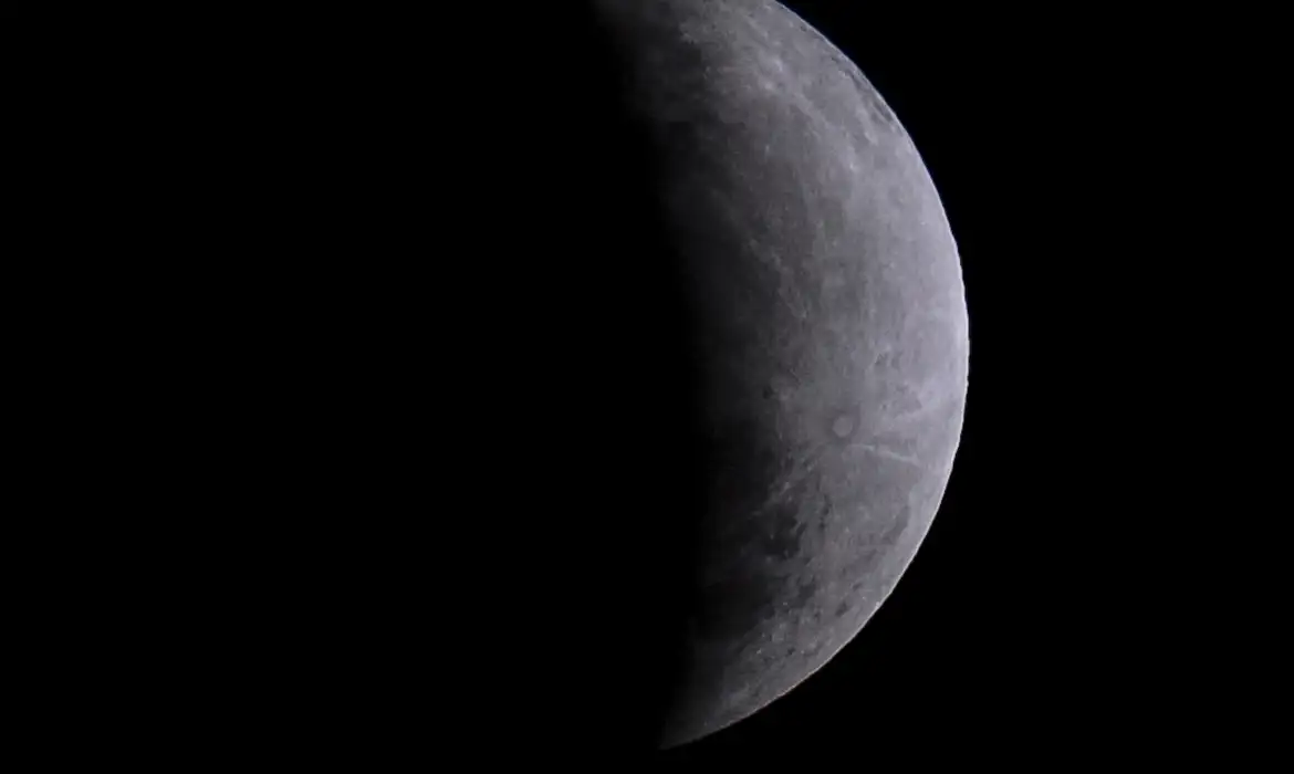 Eclipse parcial da Lua será visível em todo o Brasil nesta quinta-feira