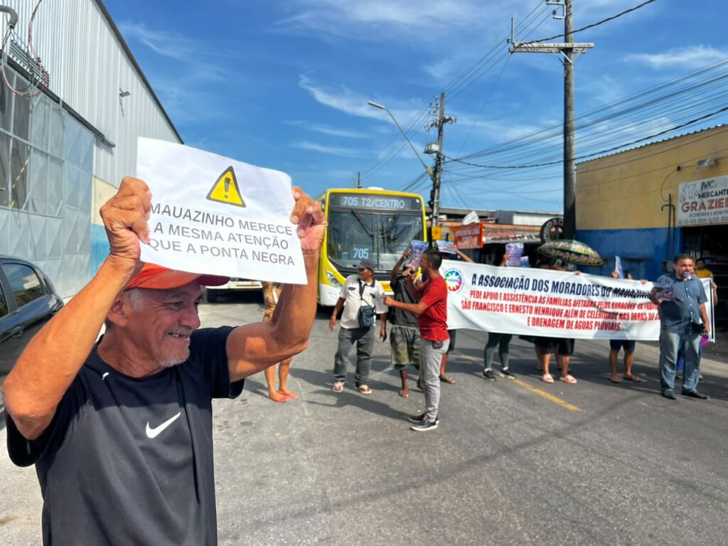 Moradores do Mauazinho protestam por soluções para erosões na região