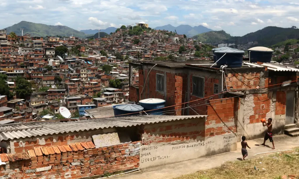 Atlas aponta gênero, raça e origem familiar como fatores da mobilidade social