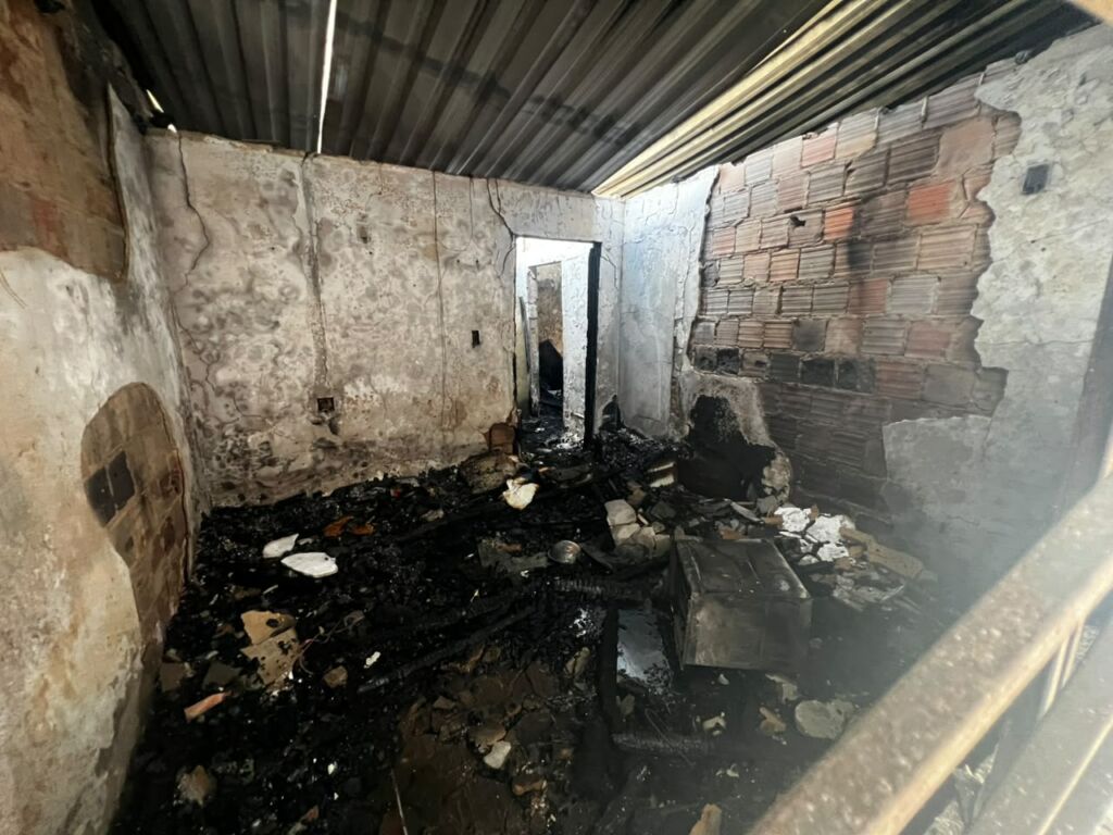 Incêndio em Manaus: homem provoca fogo em casas após briga e tranca morador