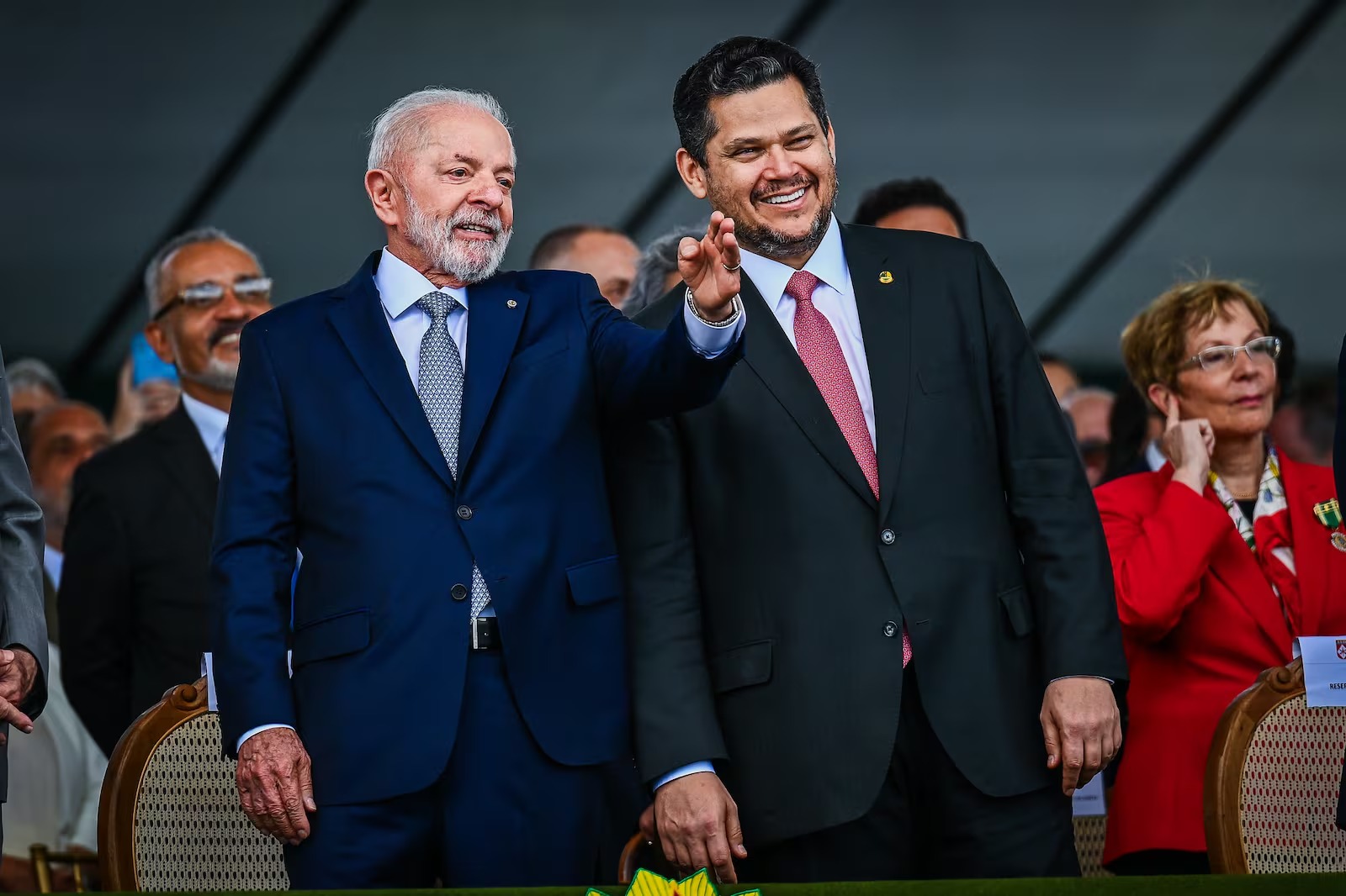 Lula e Alcolumbre se reúnem e destravam pautas no Senado