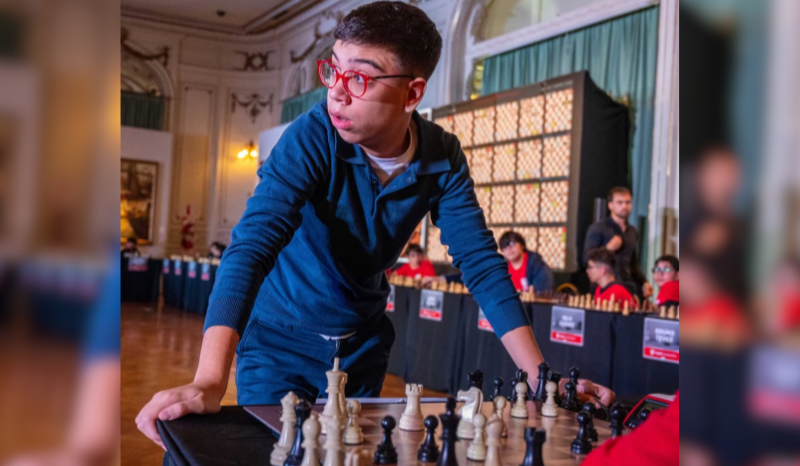 Jovem prodígio argentino vence Magnus Carlsen em partida de xadrez