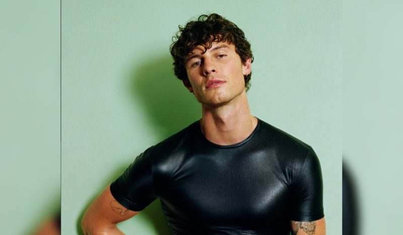 Shawn Mendes anuncia produção de novo álbum enquanto está no Brasil
