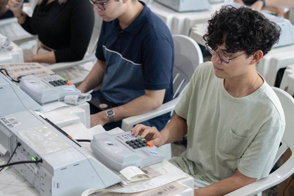 Preparação para as Eleições 2026: TRE-AM treina mesários em Manaus