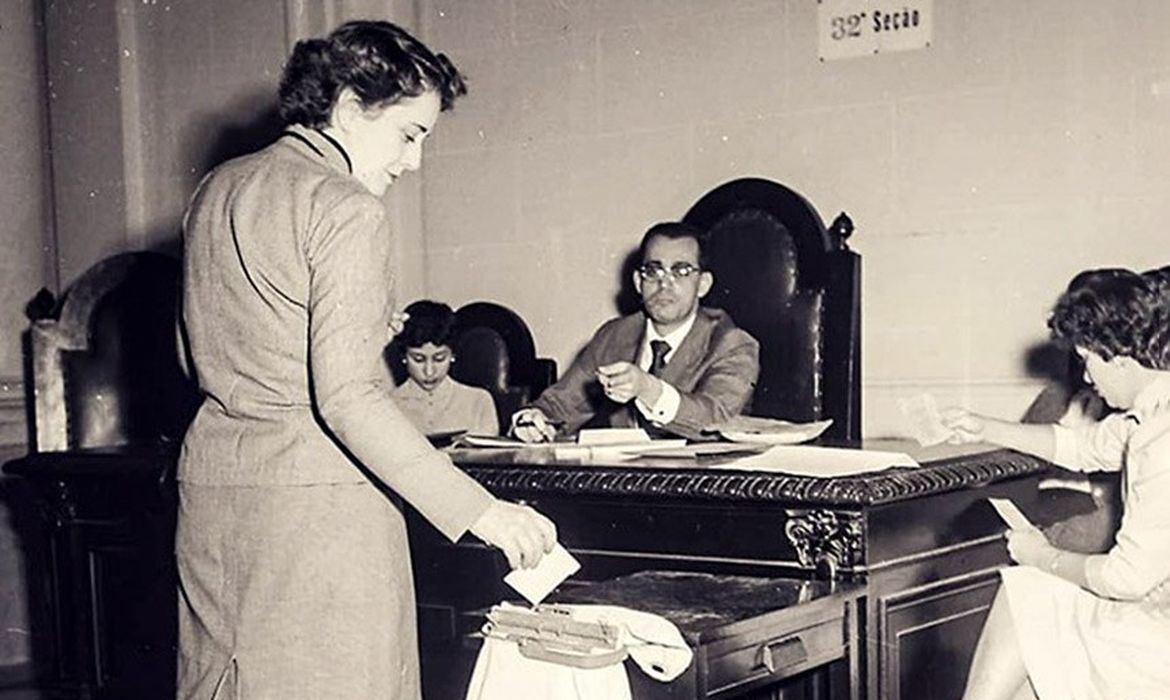 Voto Feminino no Brasil: Uma Luta Contra Resistência Histórica