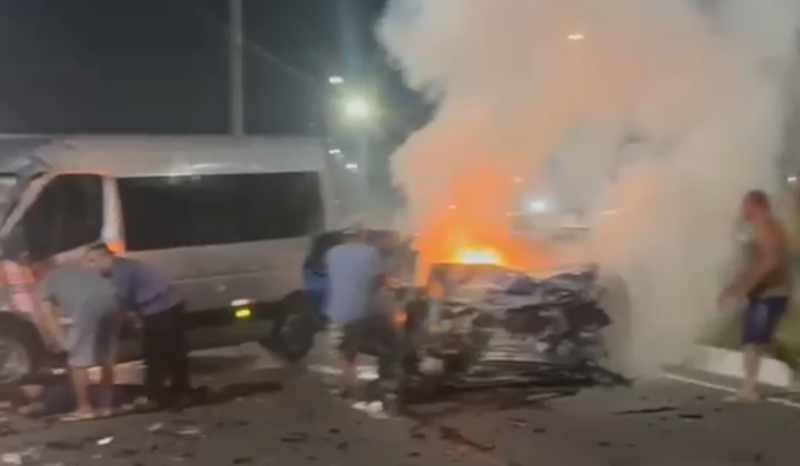 Motorista de aplicativo morre em acidente com van em Manaus