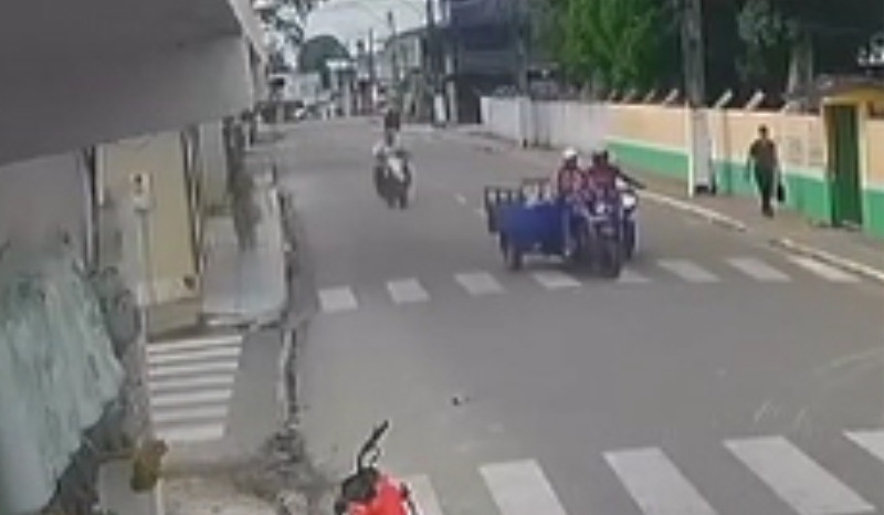 Motoclista morre após colisão com moto carretinha e atingir poste em Uarini