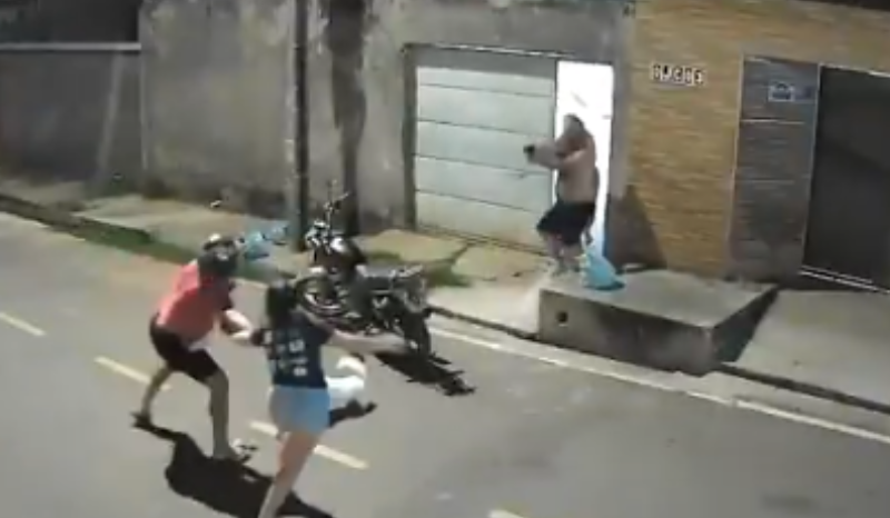 Mulher reage a assalto em Teresina e policial à paisana intervém
