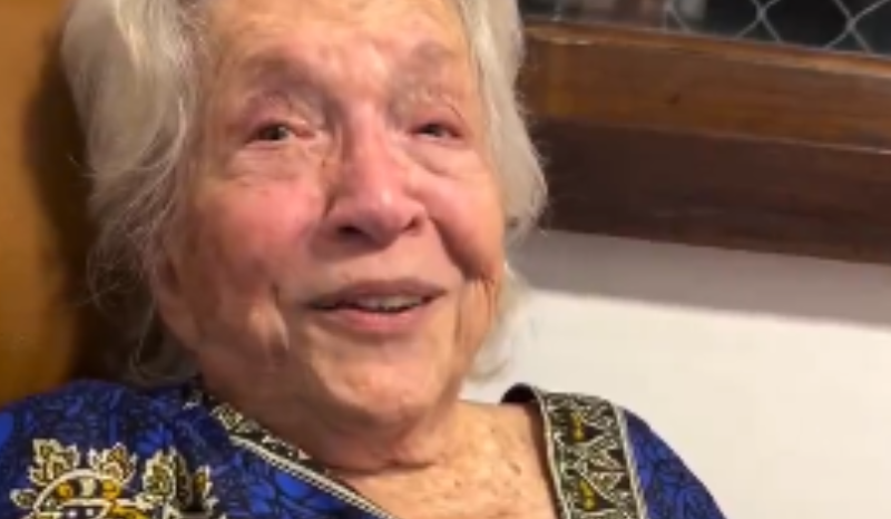 Nathalia Timberg se emociona ao homenagear Laura Cardoso e Glória Menezes