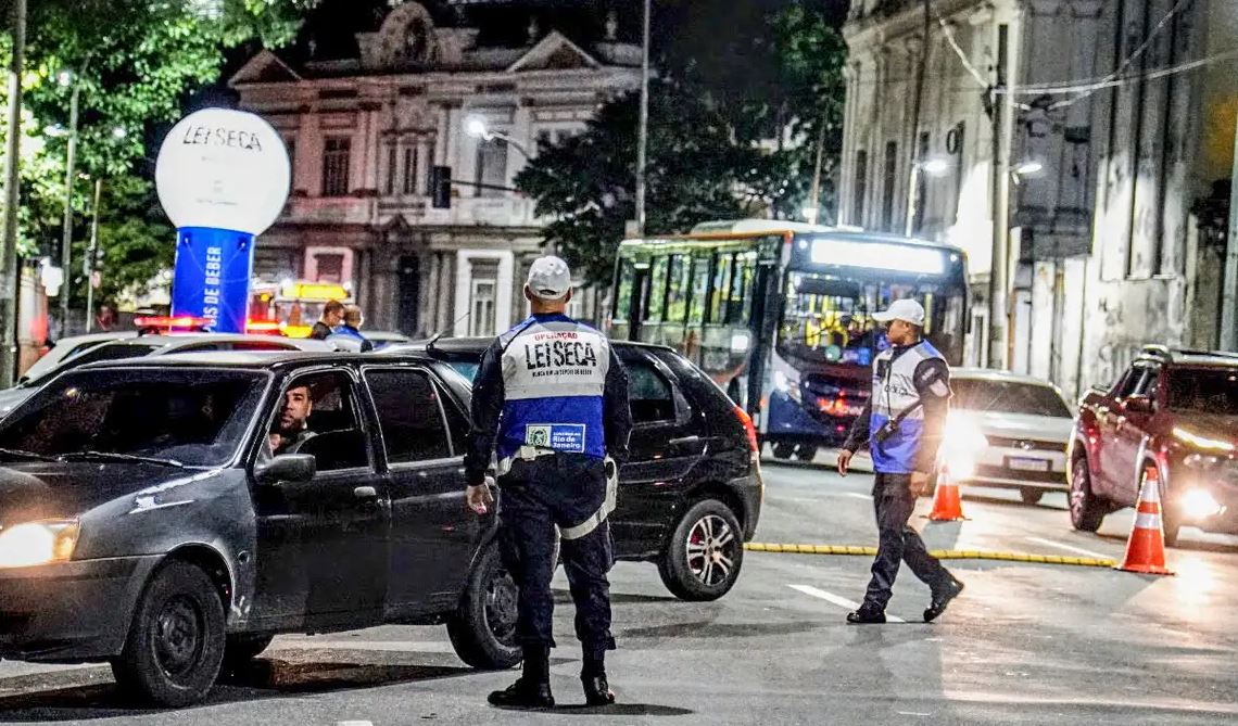 Teste do bafômetro agora detecta drogas além do álcool