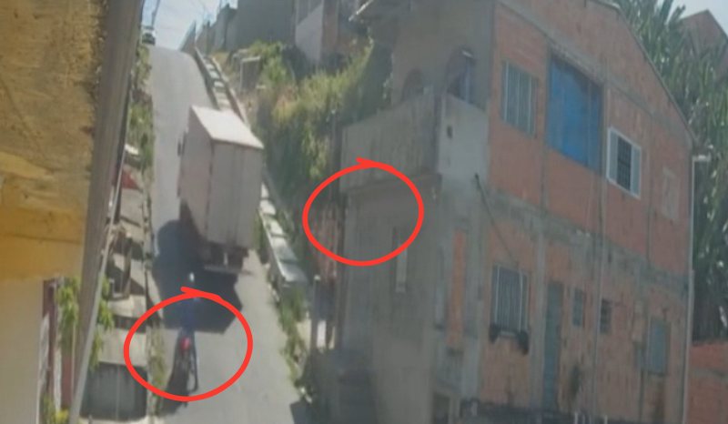 Caminhão perde controle e colide com residência na zona centro-sul de Manaus
