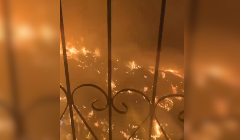 Incêndio em casa abandonada em Manaus atinge residência vizinha