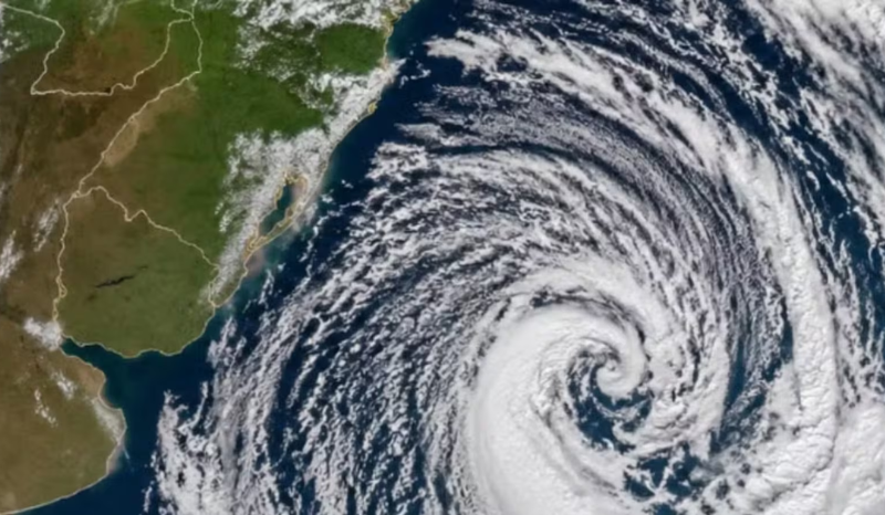Ciclone-bomba atinge Sudeste com ventos de até 110 km/h, alerta é emitido