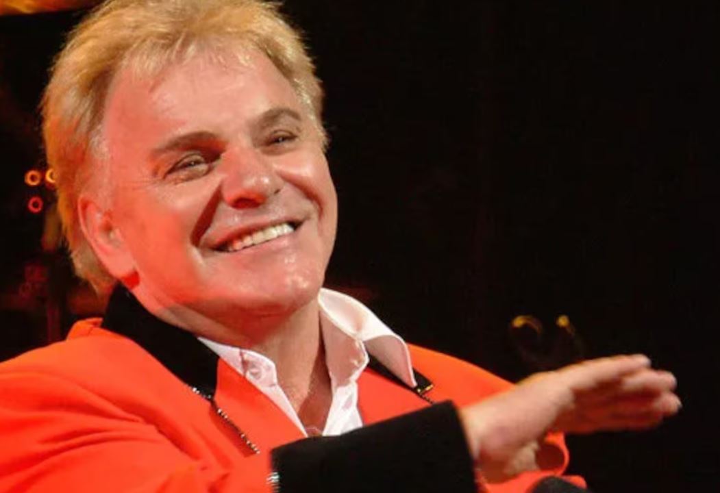Fã salva comediante Freddie Starr de sepultamento como indigente na Inglaterra