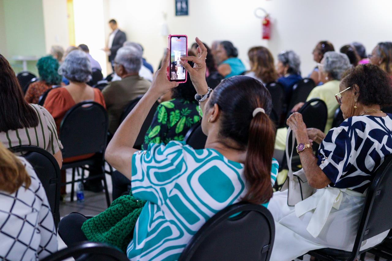 Idosos têm até hoje para se inscrever em curso de inclusão digital gratuito