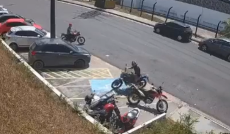 Câmeras flagram roubo de motocicleta no Distrito Industrial de Manaus