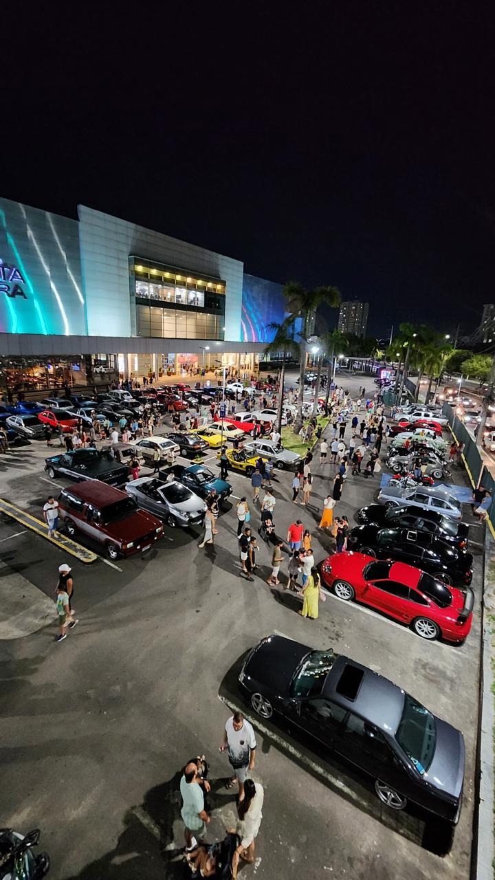 Clássicos do Automobilismo Brilham em Encontro de Carros Antigos em Manaus