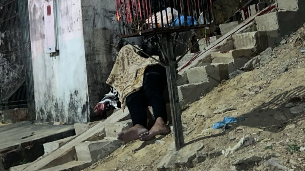 Jovem é morto a tiros na rua Jequié, bairro Lírio do Vale, em Manaus
