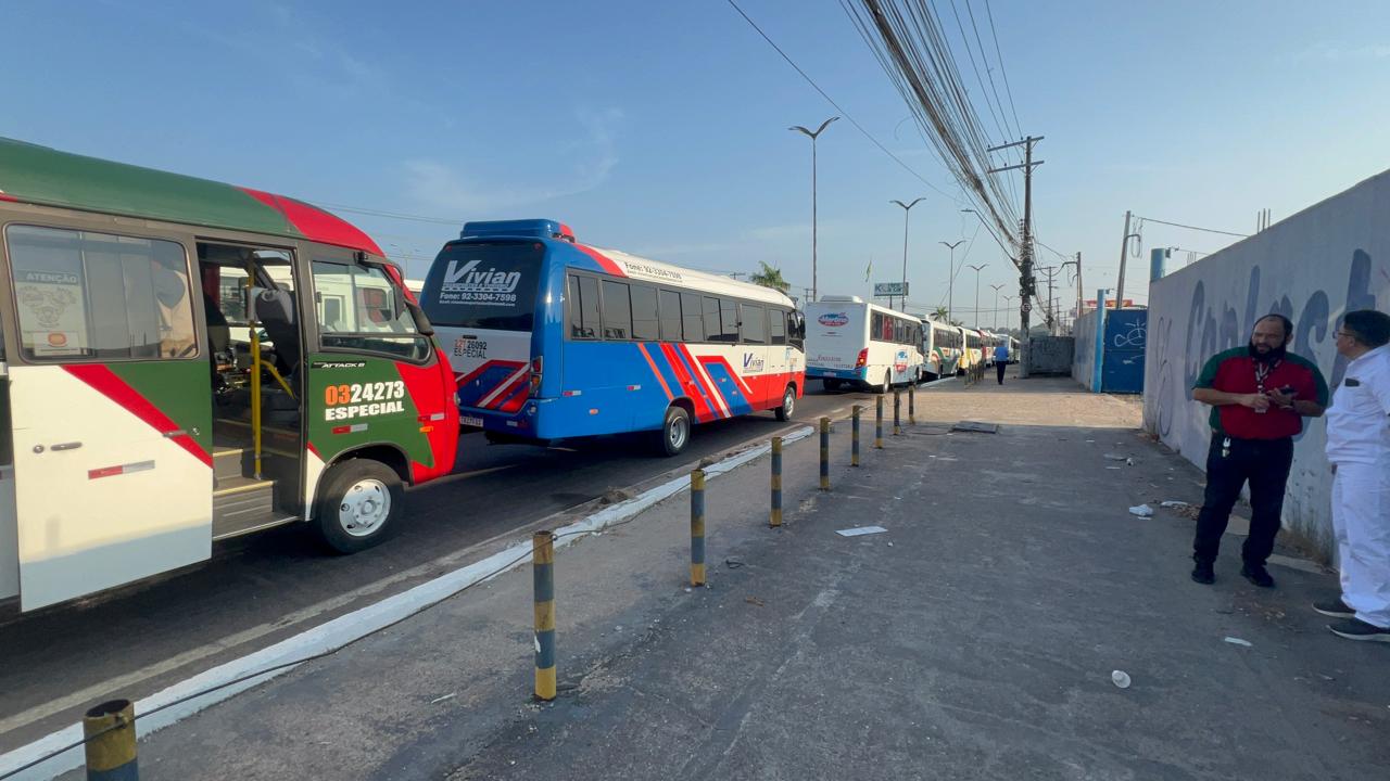 Greve no transporte especial em Manaus causa paralisação no Distrito Industrial