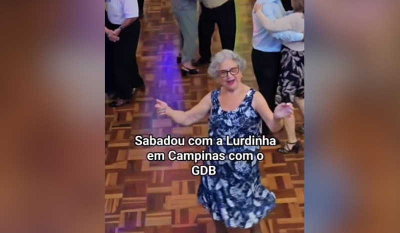 Dona Lurdinha, aos 83 anos, conquista a internet com seu samba