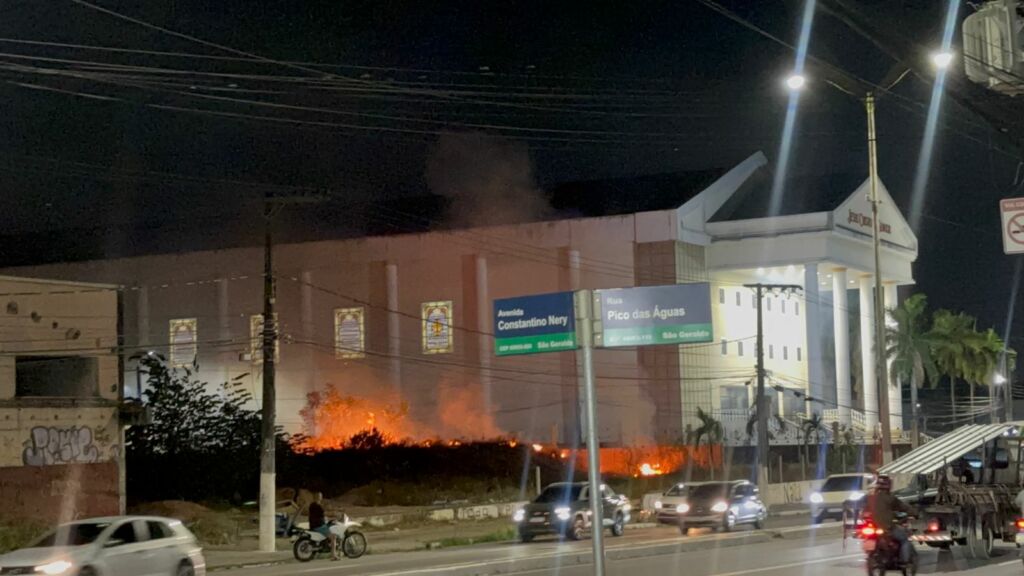 Incêndio na avenida Constantino Nery em Manaus é controlado sem feridos
