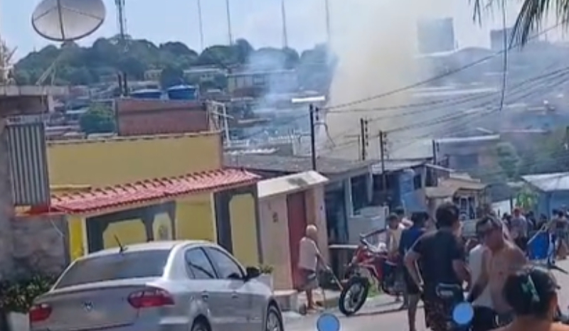 Incêndio atinge casa no bairro Coroado 3, zona leste de Manaus