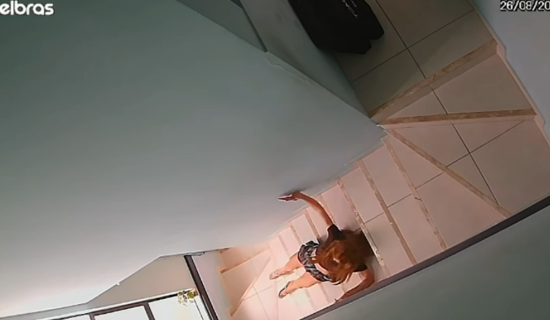Influenciadora Hendyohara sofre fratura após queda de escada em casa