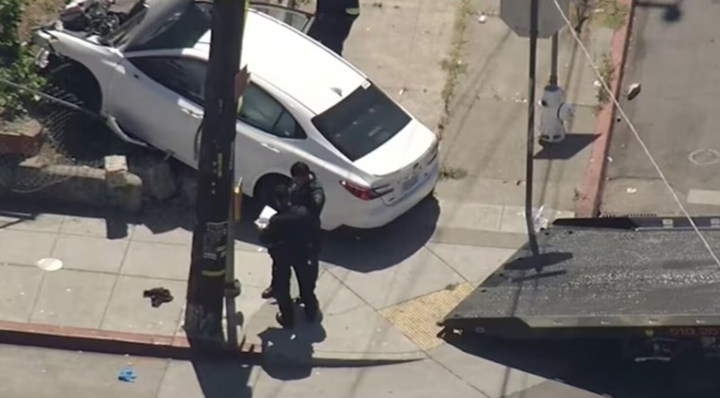 Crianças de 7 e 4 anos atropelam mulher em Oakland, EUA