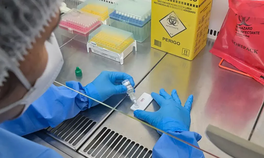 Anvisa atualiza diretrizes para controle de qualidade em laboratórios