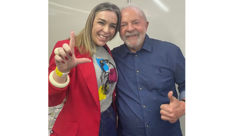 Lula afirma não conhecer lobista investigada, mas fotos contradizem