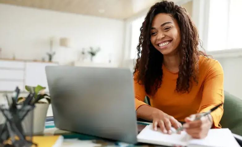 Maioria dos pequenos negócios no Brasil adota computadores na rotina