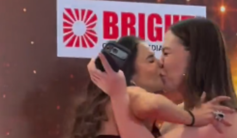 Atriz Nikita Rawal sofre assédio durante evento em Mumbai