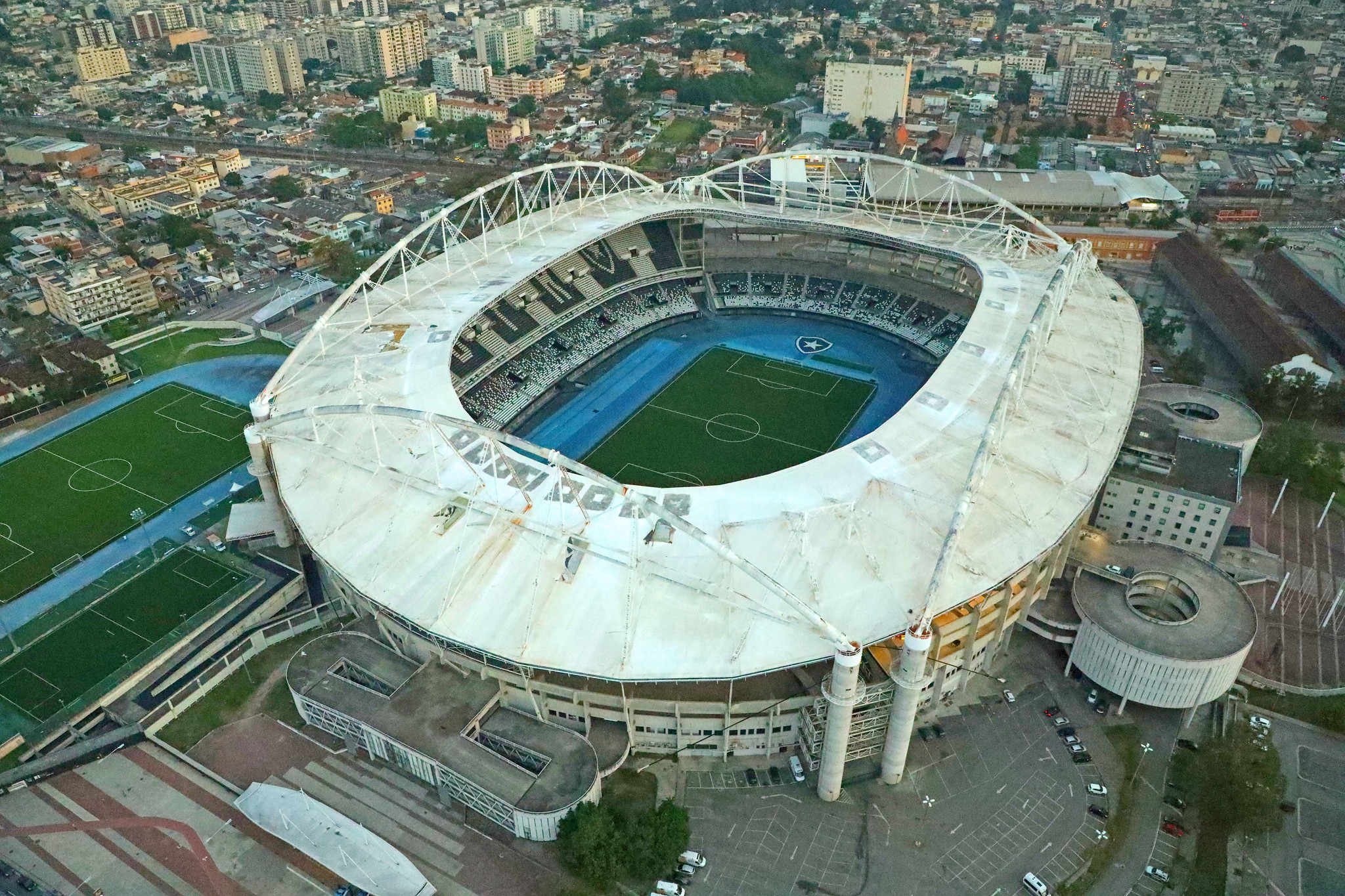 Ventania força adiamento de Botafogo x Fluminense no Brasileirão Feminino