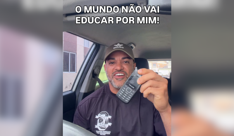 Policial troca Iphone da filha por celular simples após notas baixas