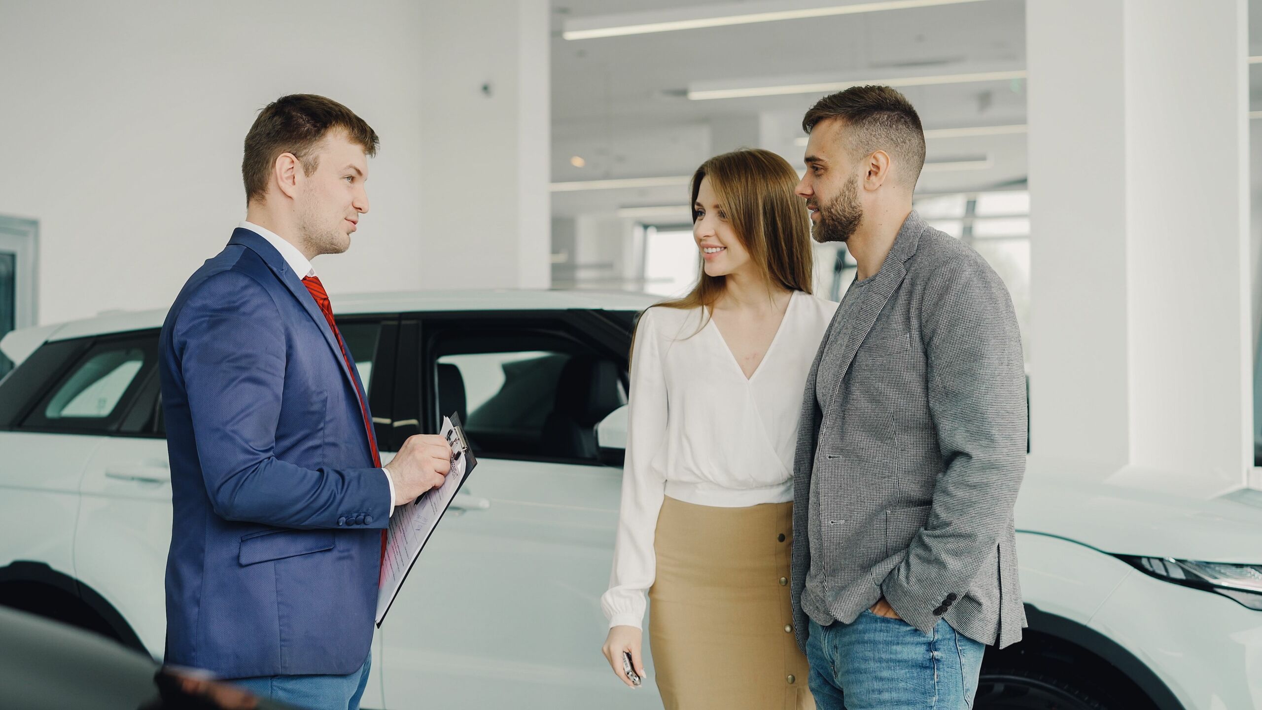 Dicas essenciais para verificar o histórico de um carro usado antes da compra