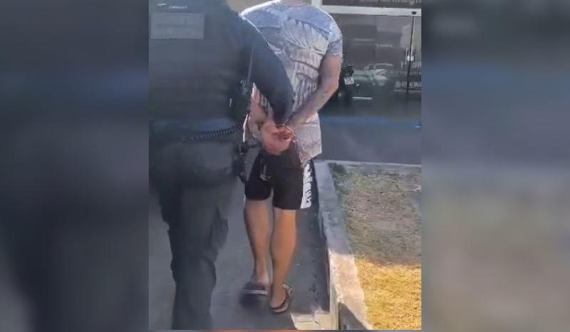 Homem é preso por ameaçar moradores com pistola em Manaus