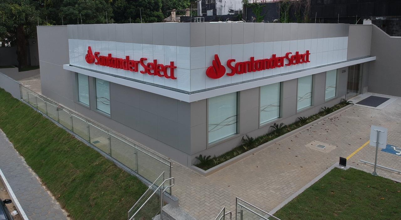 Santander abre 230 vagas para relacionamento com clientes no Amazonas