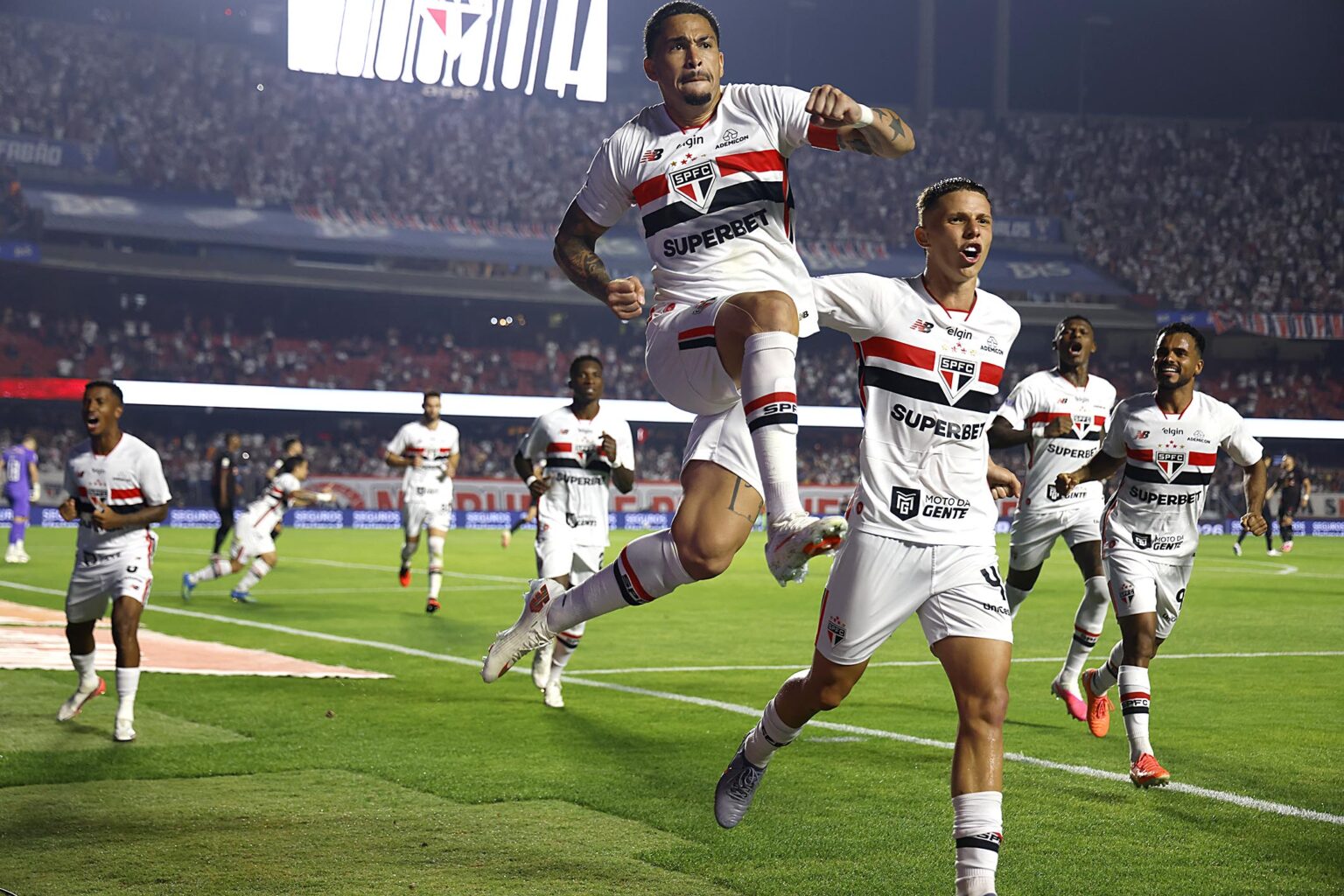 São Paulo conquista vitória após longo jejum no Brasileirão