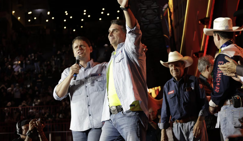 PT pede cassação da candidatura de Flávio Bolsonaro por abuso de poder econômico