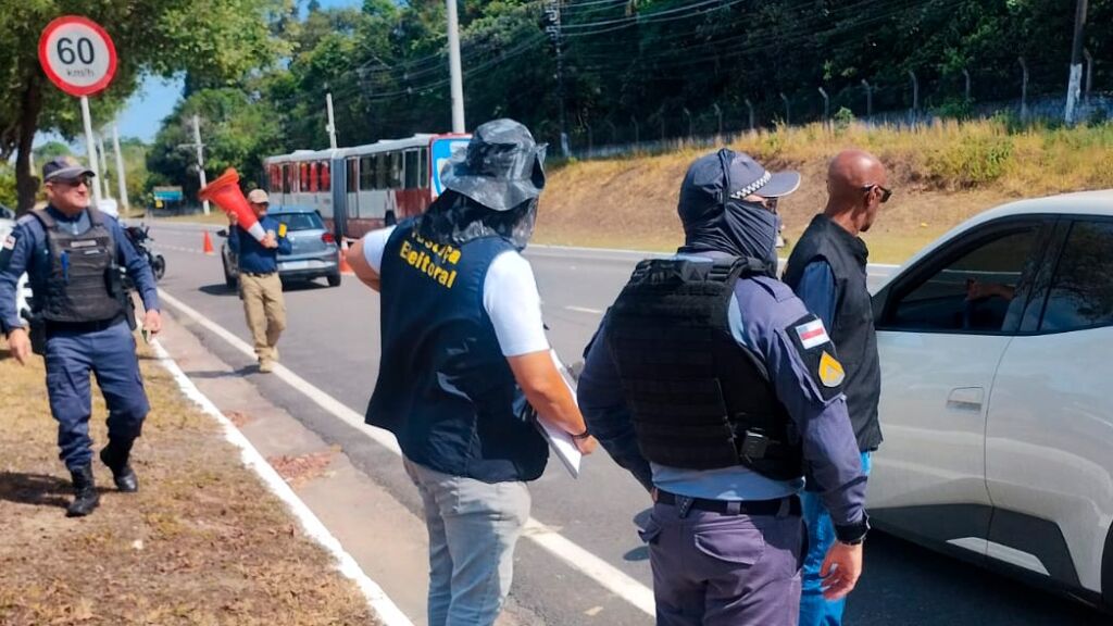 TRE-AM realiza fiscalização para coibir propaganda eleitoral irregular em Manaus
