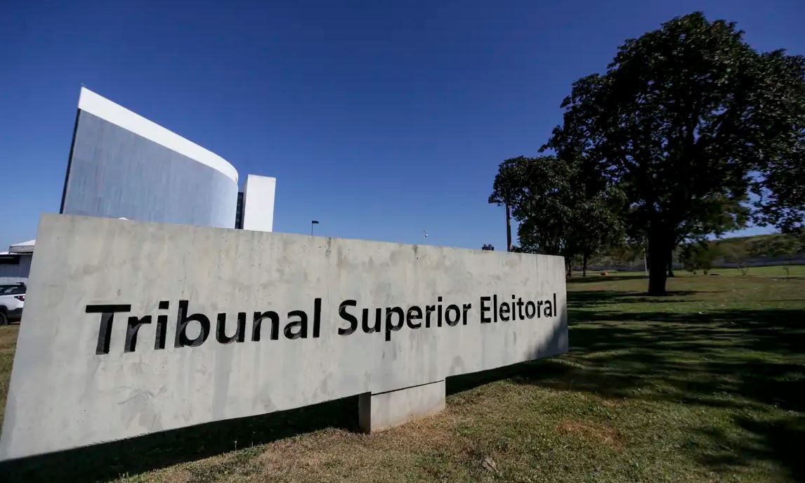 TSE institui conselho para combater desinformação e IA nas eleições