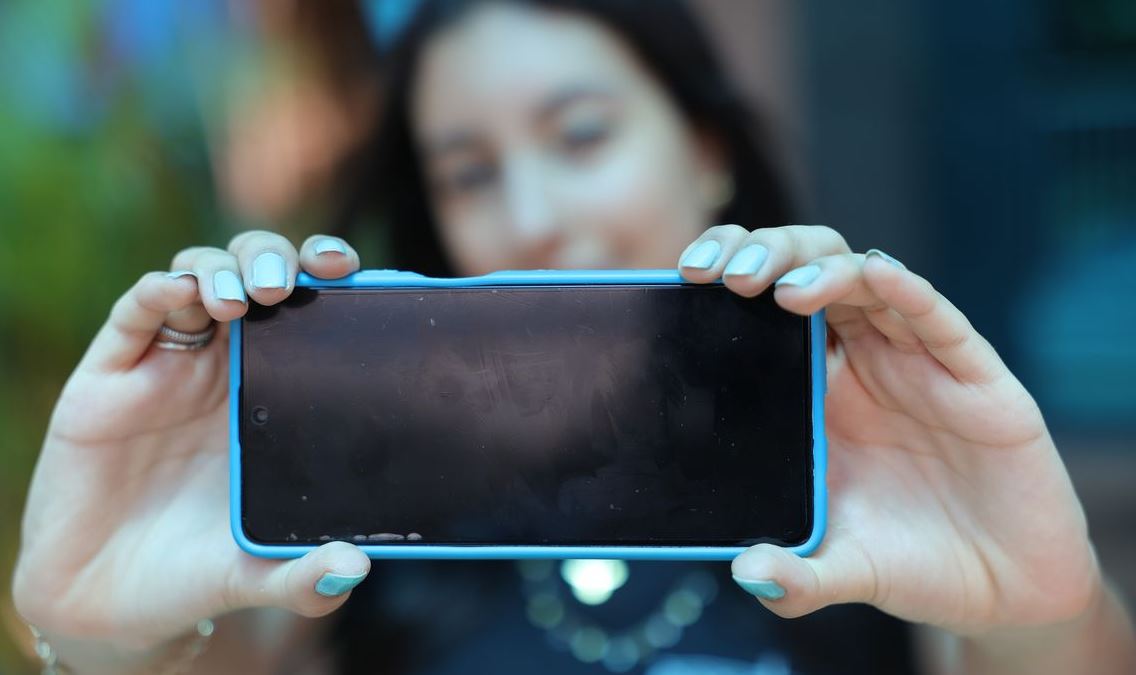 Como se Proteger e Denunciar Violência Digital Contra Mulheres