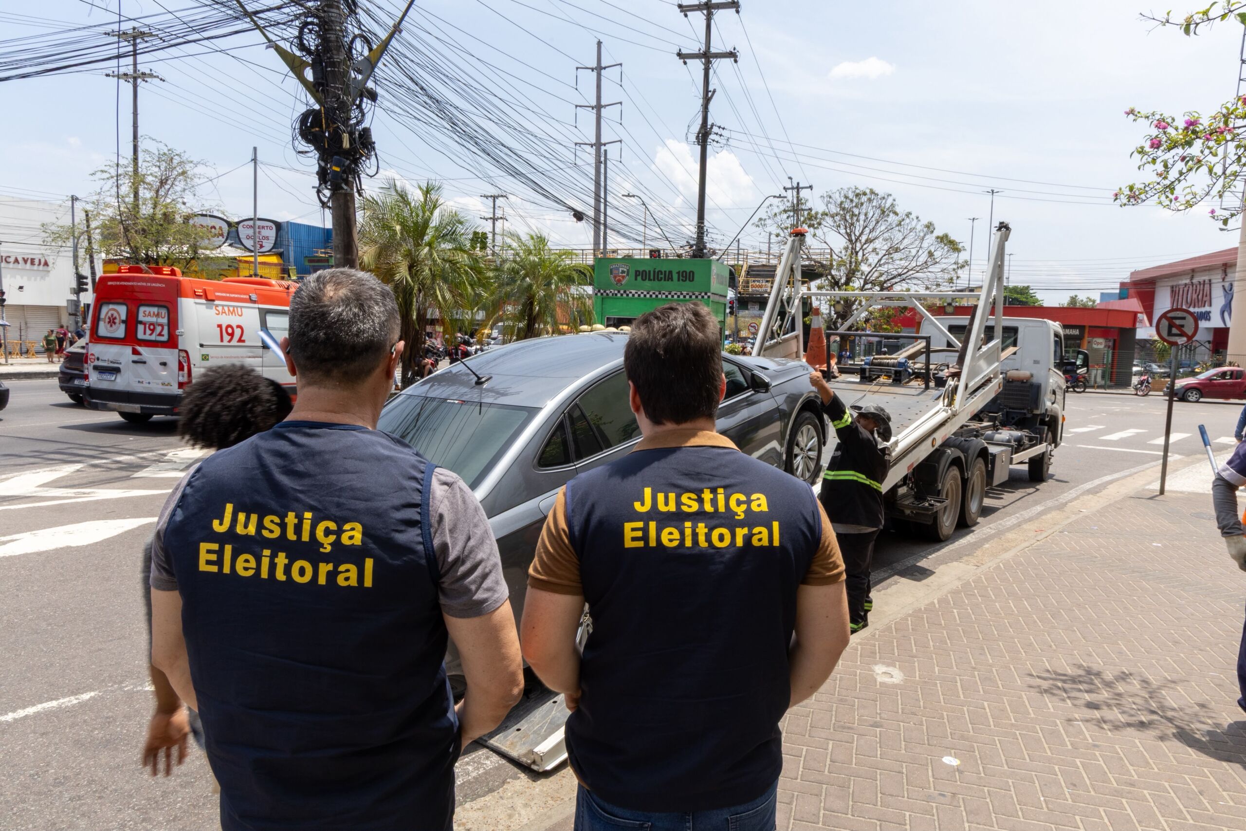 TRE-AM realiza fiscalização e apreende veículo por propaganda irregular em Manaus