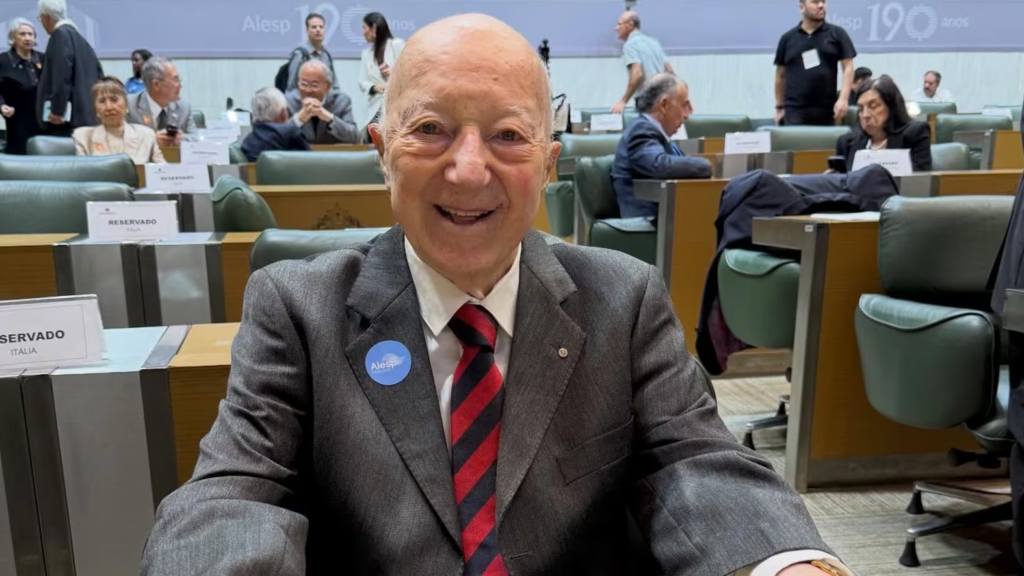 Morre Claudio Carsughi, ícone do jornalismo esportivo, aos 93 anos