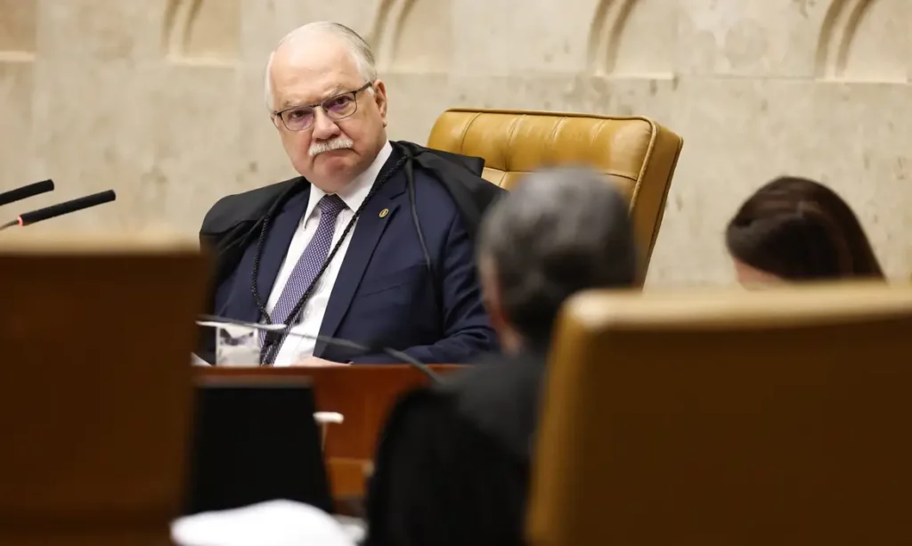 Fachin rejeita pedido de julgamento conjunto de Moraes e Mendonça