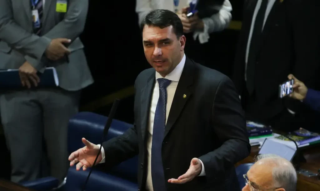 Flávio Bolsonaro tenta transferir investigação sobre Dark Horse para Mendonça
